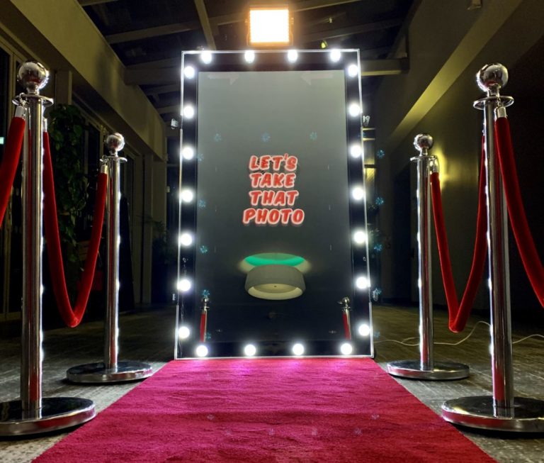 Magic Mirror Selfie Photo Booth